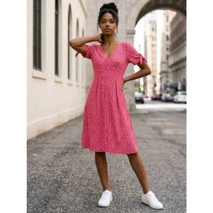 ☔️🔹️Express Red w/White Polka Dot Rayon Vneck Short Sleeve Dress Small